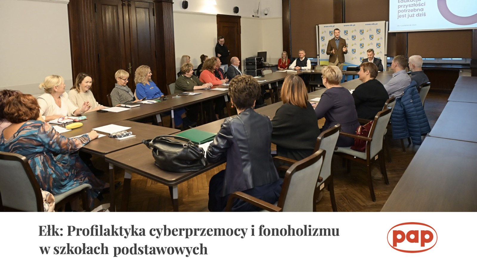 Jakub Płodzich, prezes Futuronet na spotkaniu z dyrektorami ełckich szkół