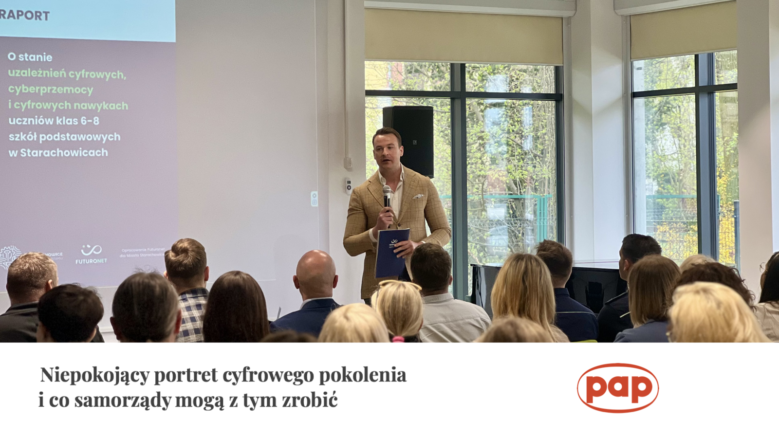 Jakub Płodzich, prezes Futuronet, omawia raport Futuronet dla Miasta Starachowice