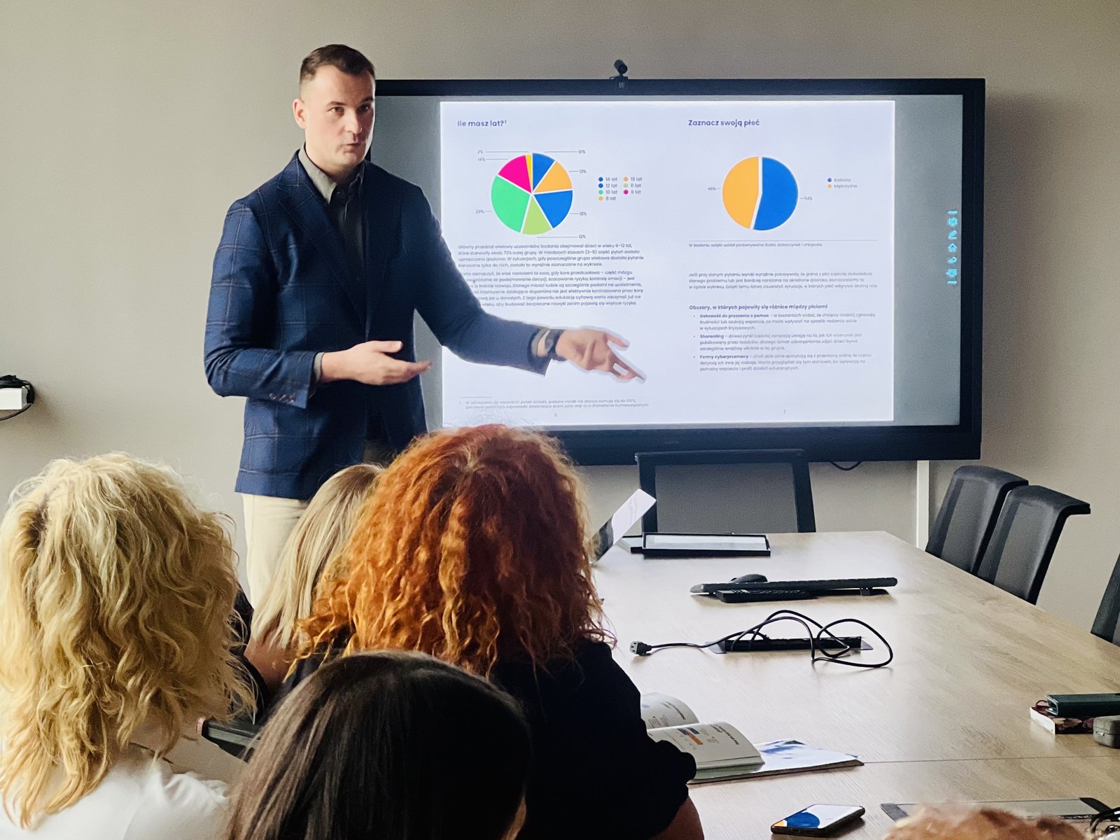 Jakub Płodzich, prezes Futuronetu w trakcie spotkania z Urzędem Gminy