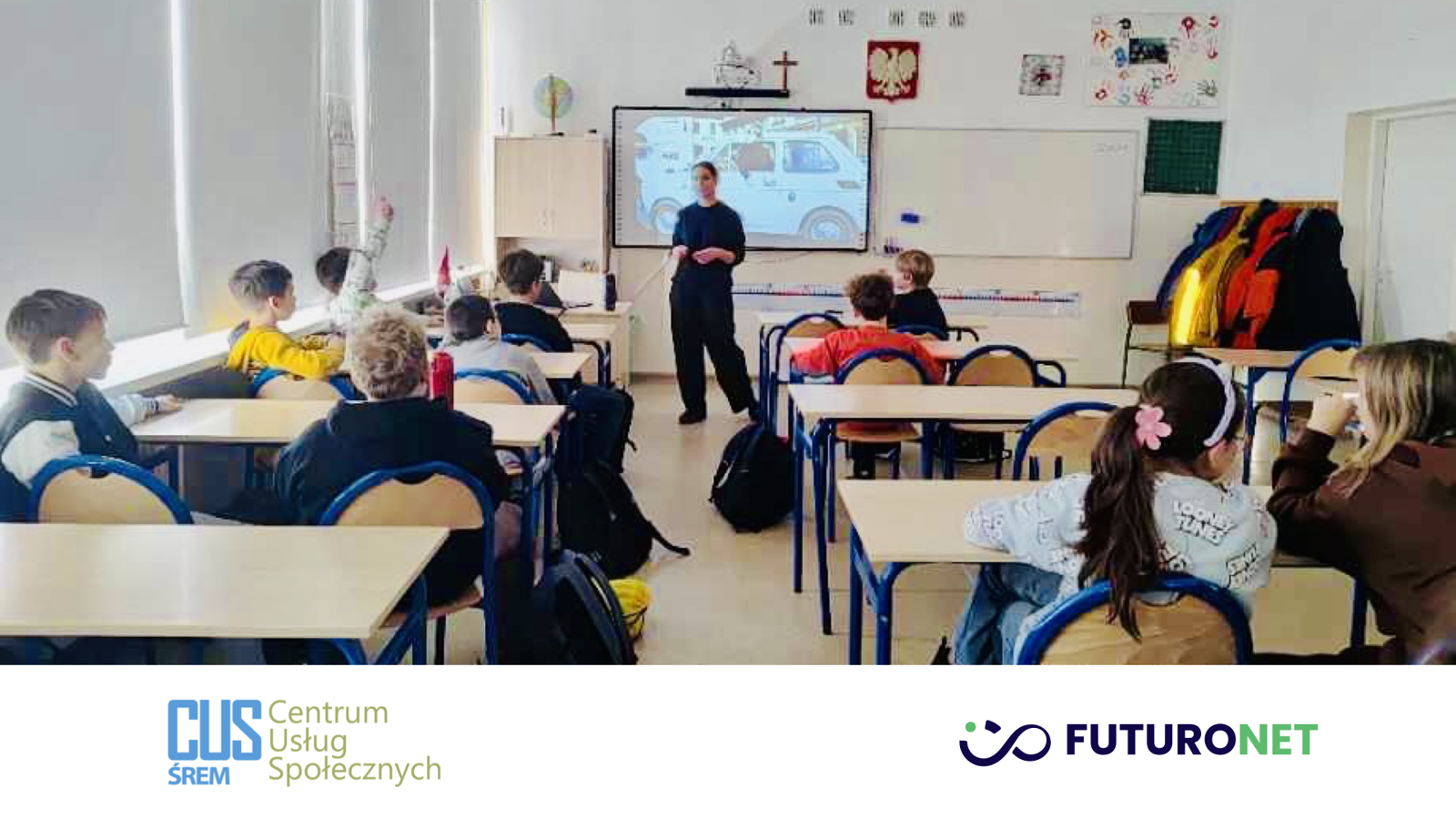 Pracowniczka Futuronetu prowadzi warsztaty dla młodzieży z zakresu profilaktyki cyberprzemocy i fonoholizmu