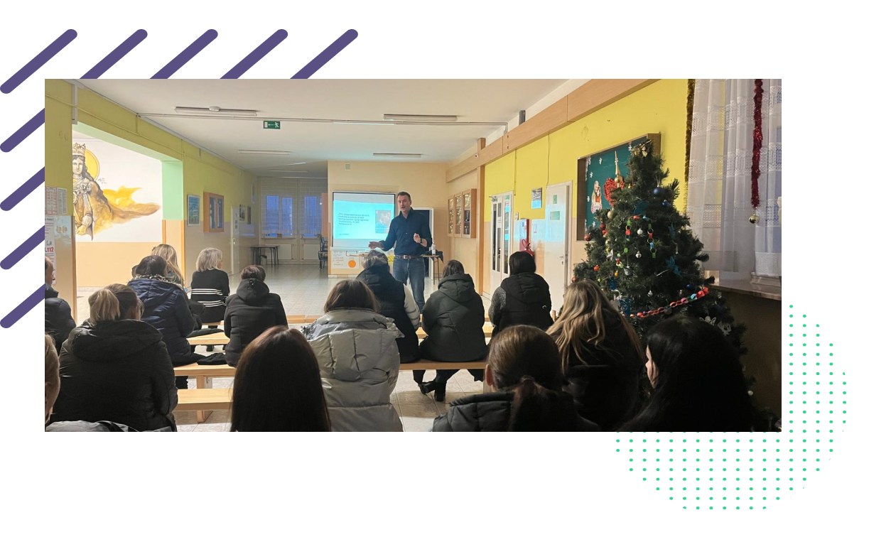 Jakub Płodzich prowadzi zajęcia